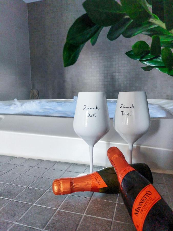 Zamek Trest Hotel Ngoại thất bức ảnh
