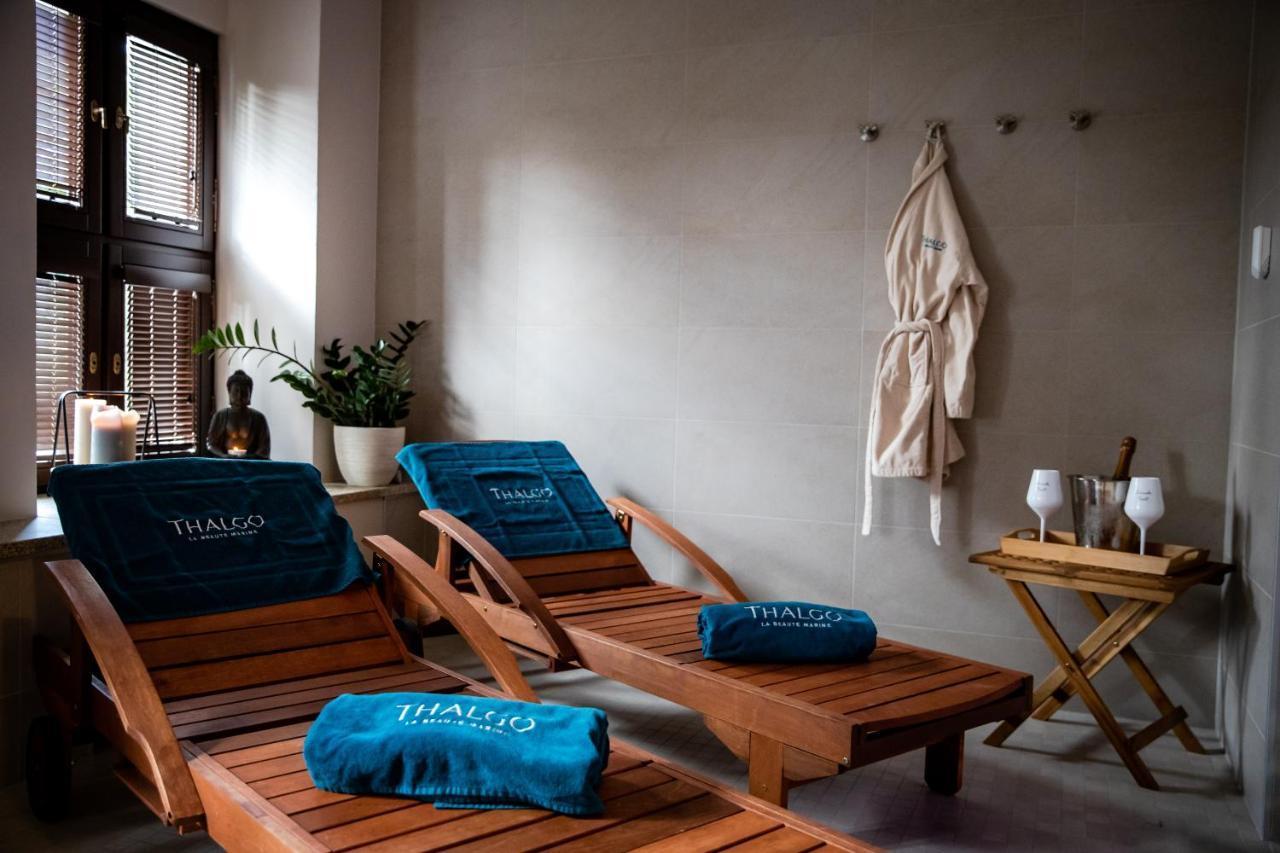 Zamek Trest Hotel Ngoại thất bức ảnh
