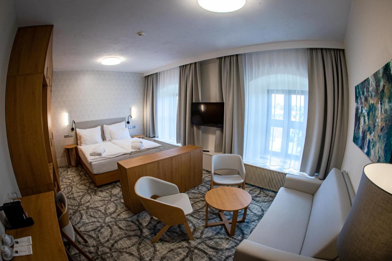 Zamek Trest Hotel Ngoại thất bức ảnh