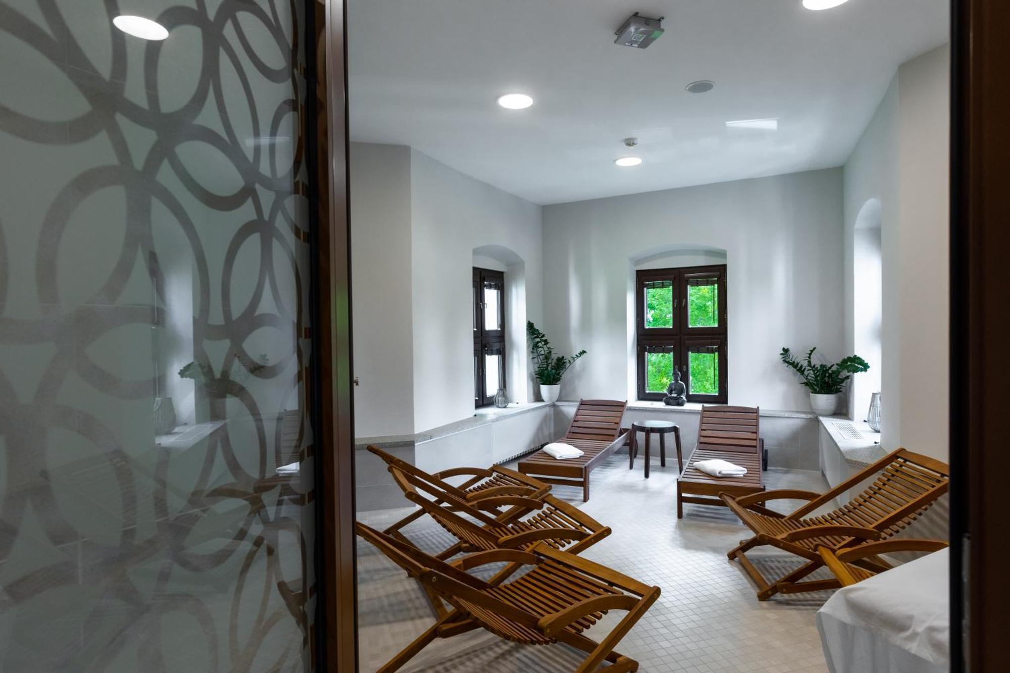 Zamek Trest Hotel Ngoại thất bức ảnh