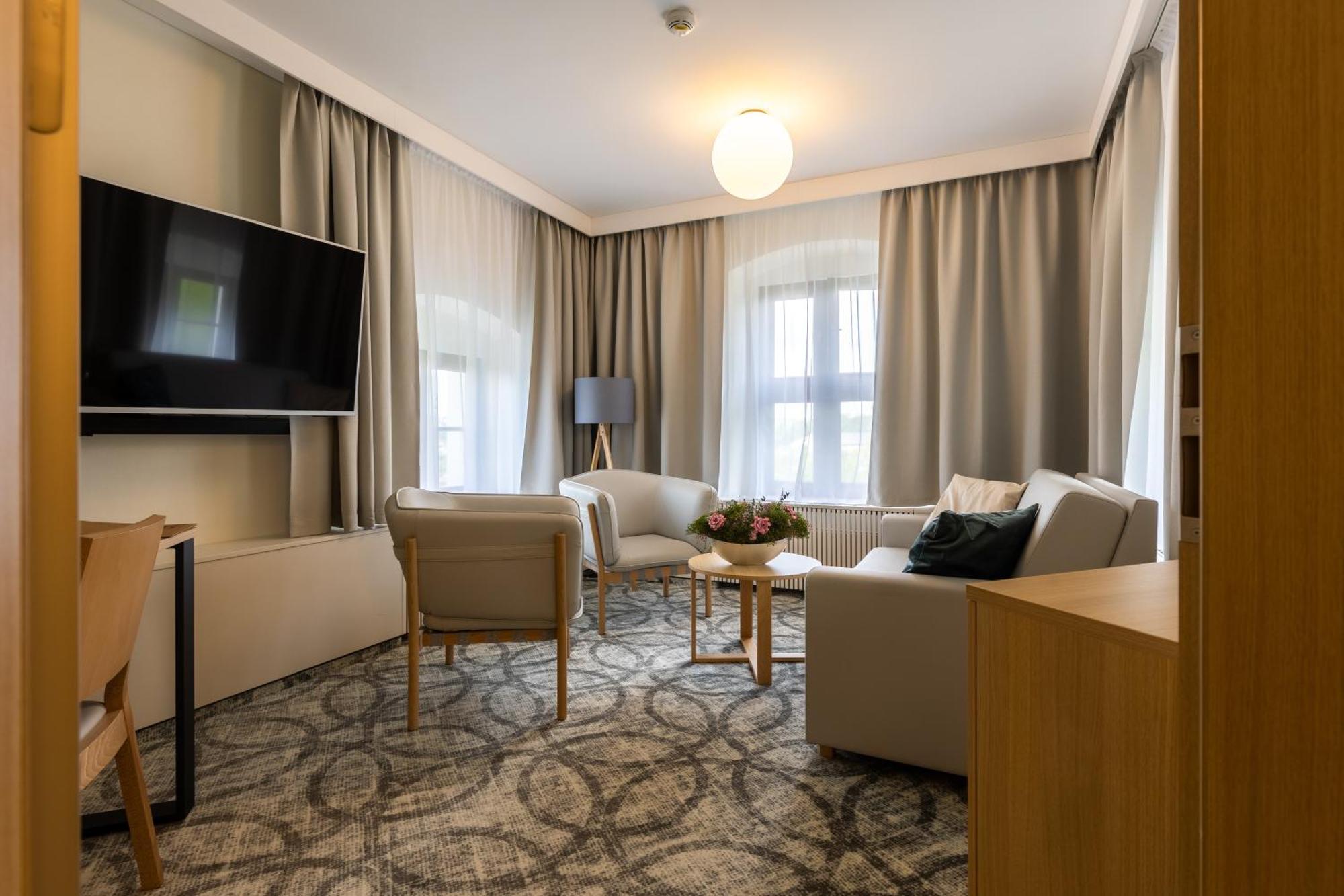 Zamek Trest Hotel Ngoại thất bức ảnh