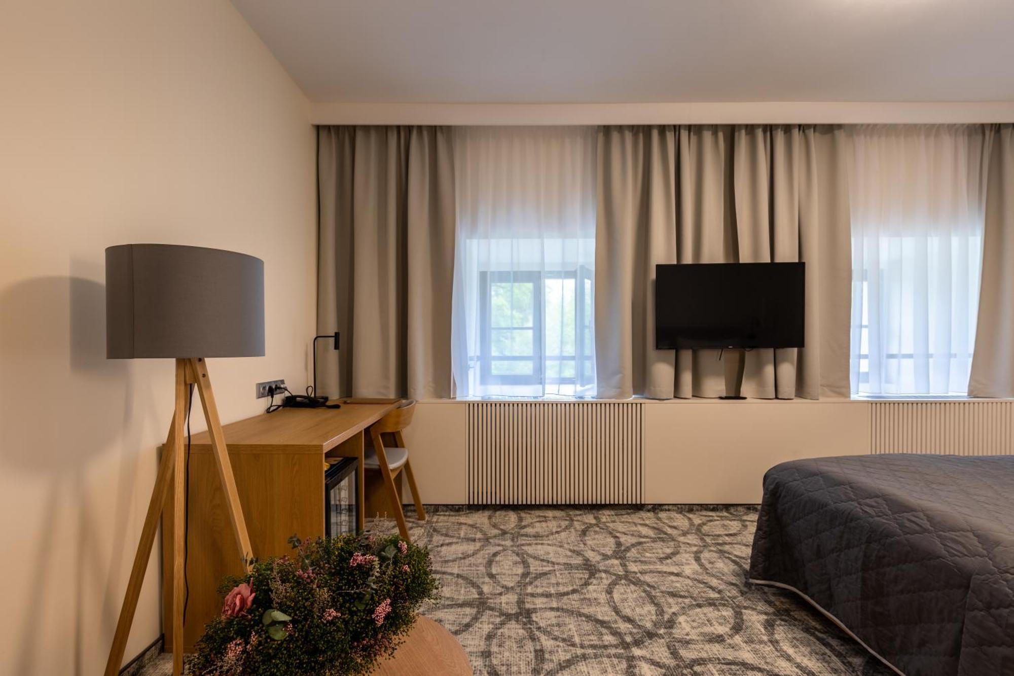 Zamek Trest Hotel Ngoại thất bức ảnh