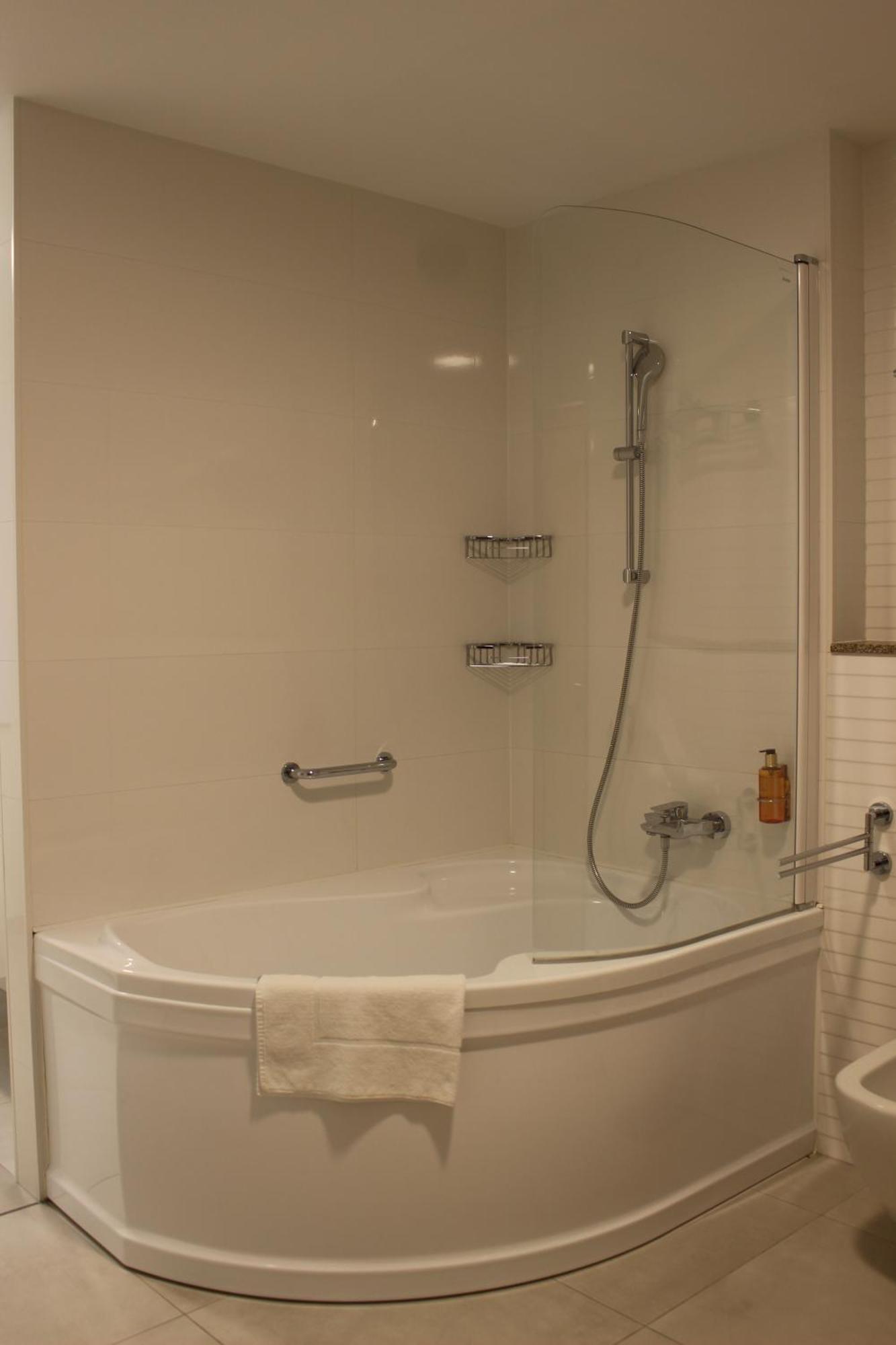 Zamek Trest Hotel Ngoại thất bức ảnh