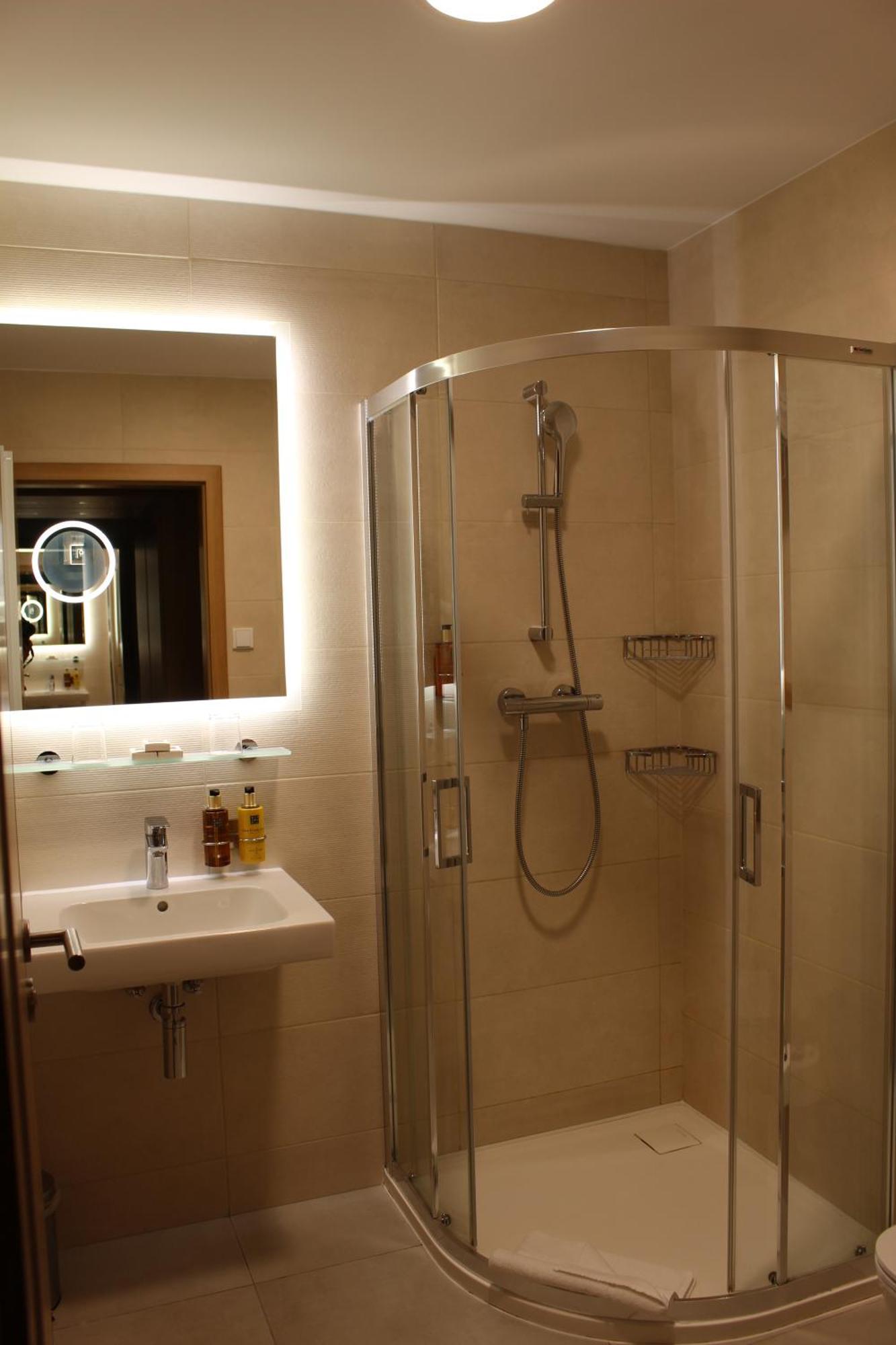 Zamek Trest Hotel Ngoại thất bức ảnh